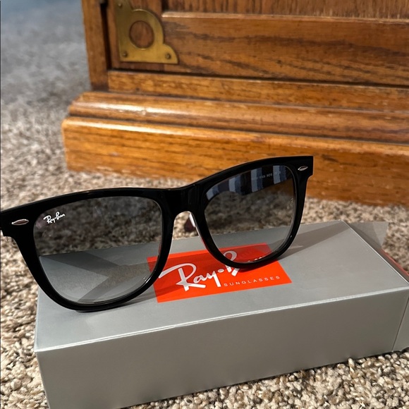 Ray-Ban Sunglasses Wayfarer 54 New! - Picture 9 of 10